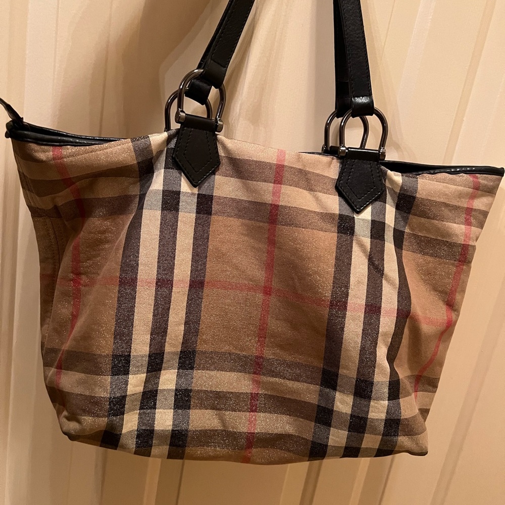 BURBERRY Shimmery Limited Edition Purse